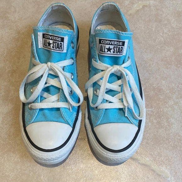 Sky Blue Converse Size 6 Women’s / 4 Men’s - Picture 1 of 8